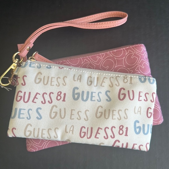 New GUESS Logo Wristlet - Picture 1 of 4